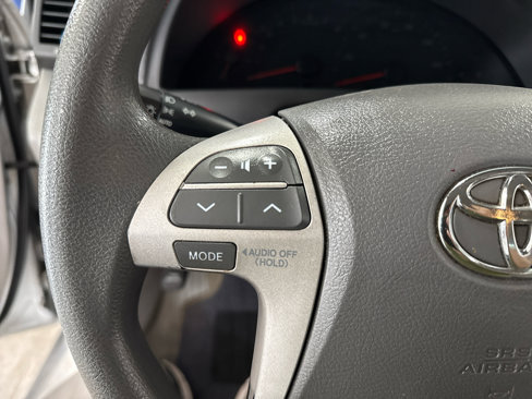 Used 2010 Toyota Camry LE image 16
