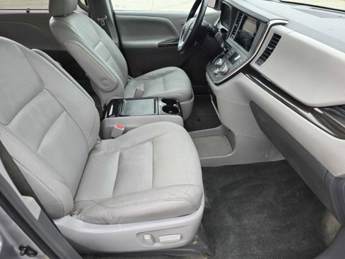 Used 2015 Toyota Sienna XLE Premium image 5