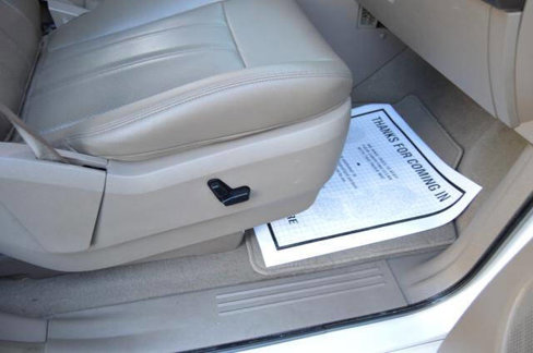 Used 2016 Chrysler Town & Country Touring-L image 31