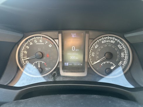 Used 2018 Toyota Tacoma TRD Off-Road image 23