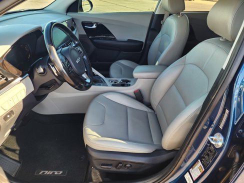 Used 2022 Kia Niro Touring Special Edition image 16