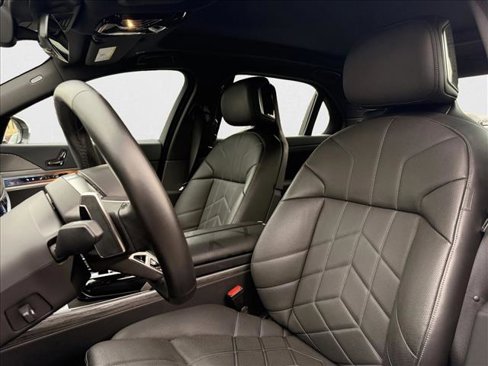 Used 2024 BMW 740i image 17