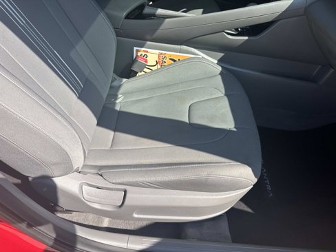 Used 2023 Hyundai Elantra SEL w/ Convenience Package image 11