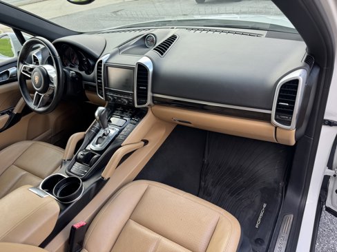 Used 2016 Porsche Cayenne image 29