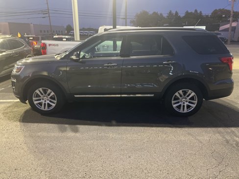 Used 2018 Ford Explorer XLT w/ Equipment Group 202A image 4