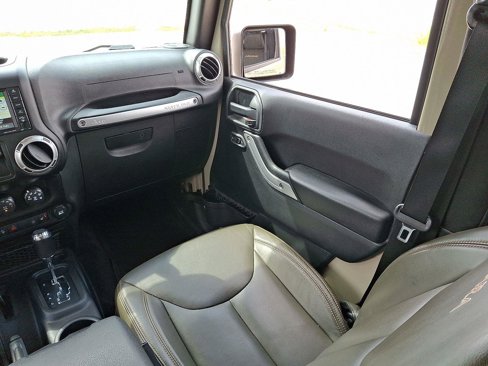 Used 2017 Jeep Wrangler Sahara w/ Connectivity Group image 16