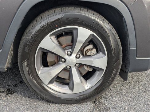 Used 2020 Jeep Cherokee Limited image 11