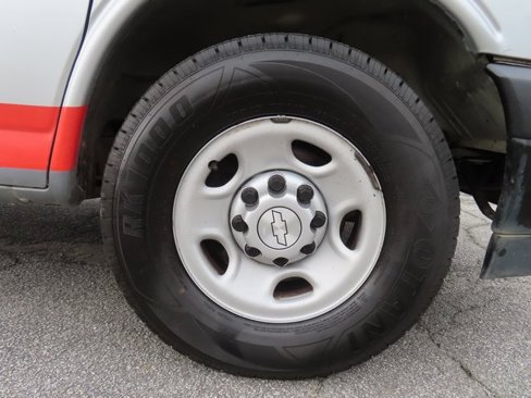 Used 2017 Chevrolet Express 2500 image 32