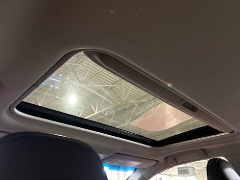 Used 2017 Toyota Camry XLE image 5