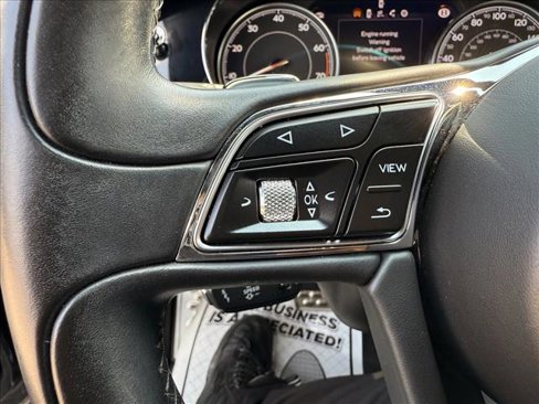 Used 2018 Bentley Bentayga image 18