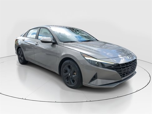 Used 2022 Hyundai Elantra SEL image 2