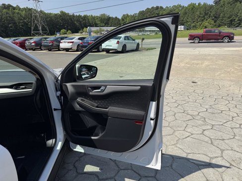 Used 2020 Ford Escape SE image 17