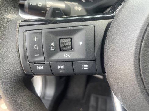 Used 2022 Nissan Rogue SV image 26