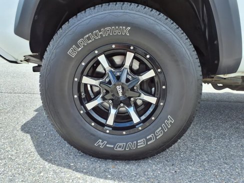 Used 2019 Toyota Tacoma TRD Off-Road image 10