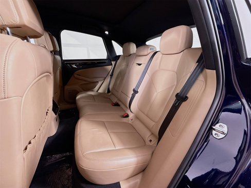 Certified 2022 Porsche Macan image 18