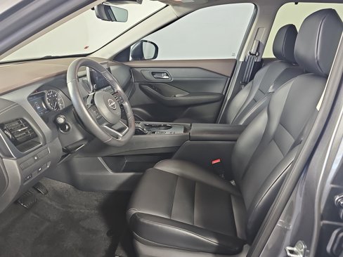 Used 2023 Nissan Rogue SV w/ SV Premium Package image 5