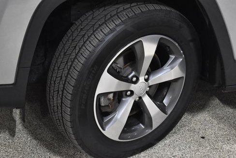 Used 2019 Jeep Cherokee Limited image 11