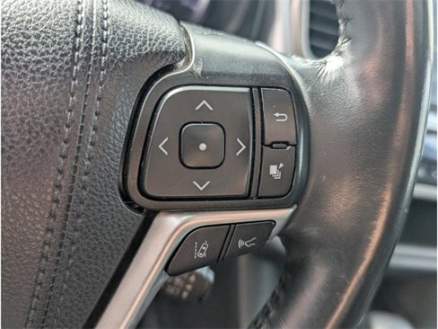 Used 2019 Toyota Highlander SE image 19