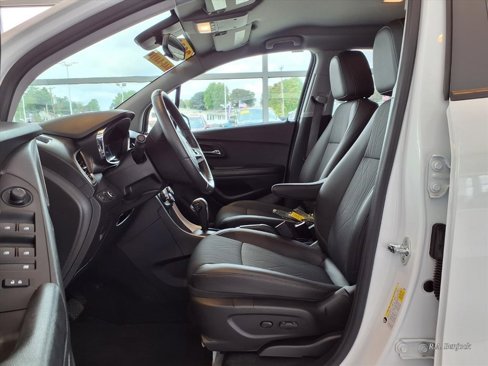 Used 2022 Chevrolet Trax LT w/ Sport Edition image 29