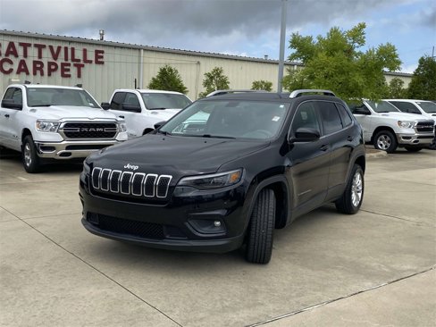 Used 2019 Jeep Cherokee Latitude w/ Popular Appearance Group image 3