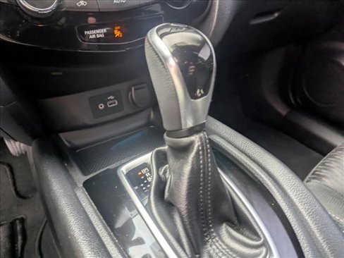 Used 2018 Nissan Rogue SV image 11