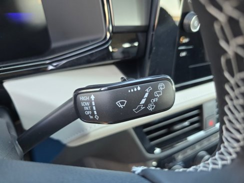 New 2025 Volkswagen Taos S image 30