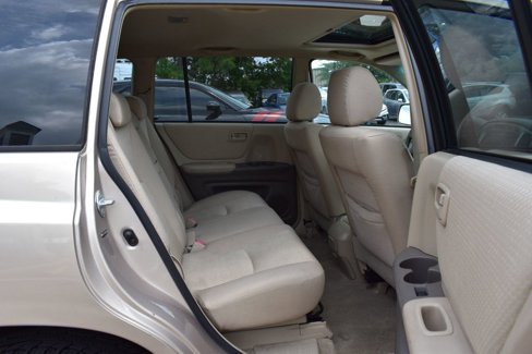Used 2005 Toyota Highlander 4WD V6 w/ 3rd Row image 21
