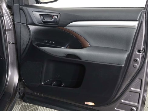 Used 2019 Toyota Highlander LE image 21