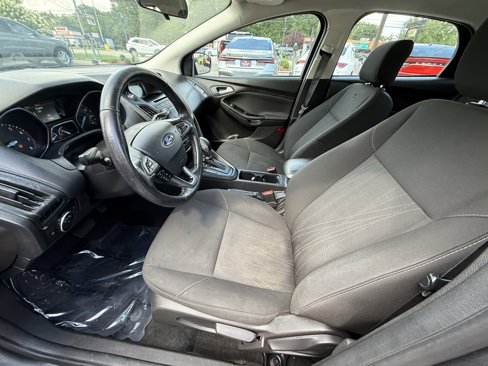 Used 2017 Ford Focus SE w/ Cold Weather Package image 14