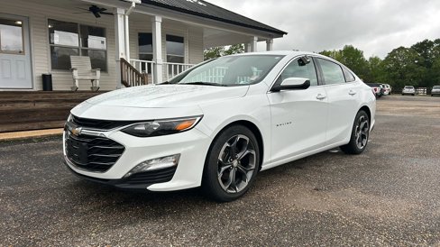 Used 2022 Chevrolet Malibu LT image 2