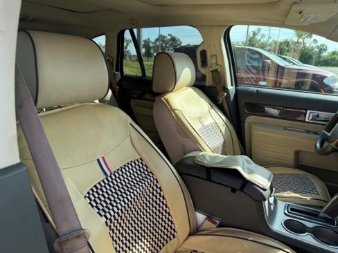 Used 2010 Lincoln MKX FWD image 12