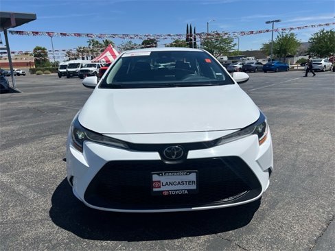 Used 2022 Toyota Corolla LE image 2