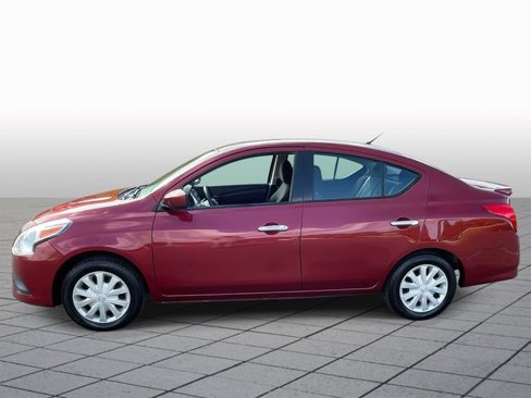 Used 2018 Nissan Versa SV image 4