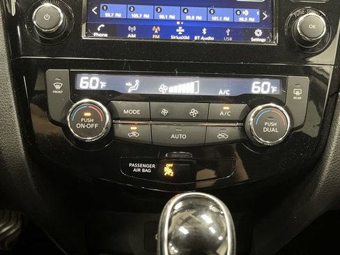 Used 2018 Nissan Rogue SV w/ Premium Package image 19