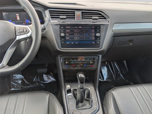 Used 2023 Volkswagen Tiguan SE image 18