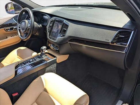 Used 2017 Volvo XC90 T5 Momentum w/ Momentum Plus Package image 18