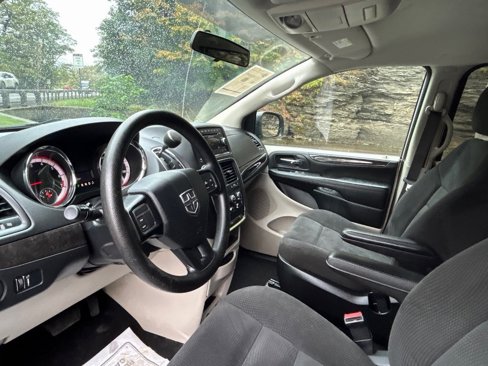 Used 2017 Dodge Grand Caravan SE image 13