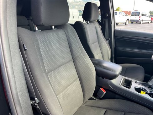 Used 2020 Jeep Grand Cherokee Laredo image 31