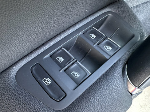Used 2016 Volkswagen GTI SE image 11