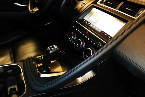 Used 2020 Jaguar E-PACE SE image 39