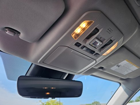 Used 2020 Toyota Highlander Limited image 26