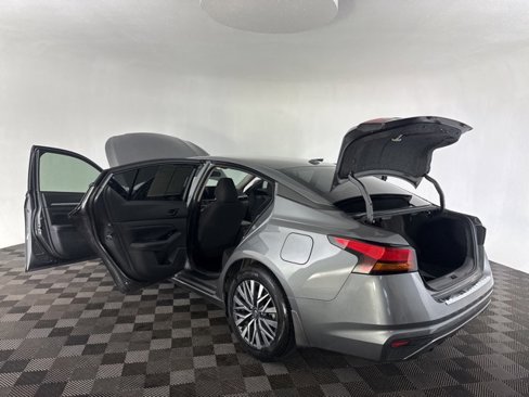 Used 2023 Nissan Altima 2.5 SV w/ SV Premium Package image 14
