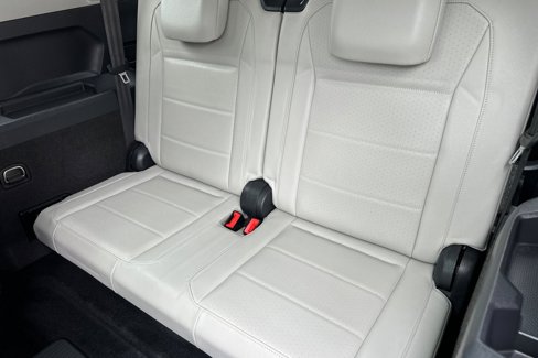 Used 2021 Volkswagen Tiguan SE image 16