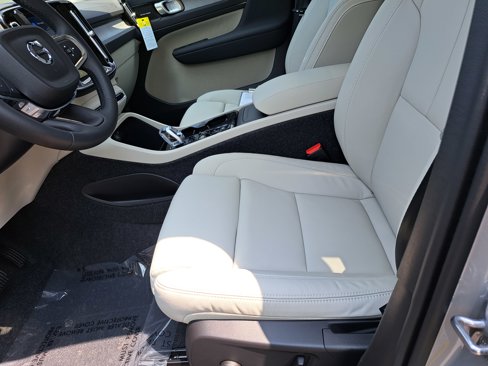 New 2025 Volvo XC40 B5 Plus w/ Climate Package image 6