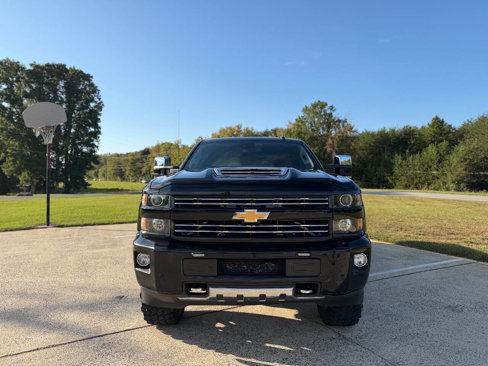 Used 2018 Chevrolet Silverado 2500 High Country w/ Duramax Plus Package image 2