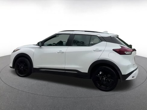 Used 2023 Nissan Kicks SR image 10