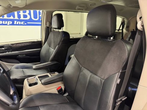 Used 2011 Chrysler Town & Country Limited w/ Trailer Tow Group image 11
