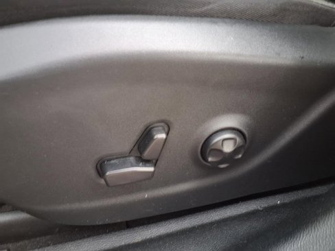 Used 2019 Jeep Cherokee Limited image 12