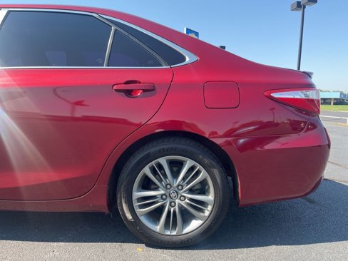Used 2017 Toyota Camry SE image 6