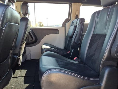 Used 2017 Dodge Grand Caravan SXT image 11